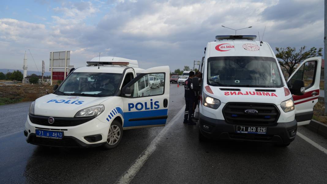 Kırıkkale'de işçi servisi ile otomobil çarpıştı: 11 yaralı 5